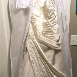Ivory wedding dress